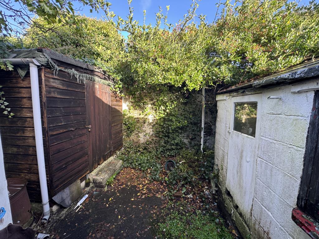 Lot: 46 - THREE STOREY TOWN CENTRE COMMERCIAL UNIT WITH POTENTIAL - Rear courtyard